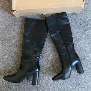 Never worn, black 100% real leather knee-high boots from Na-kd